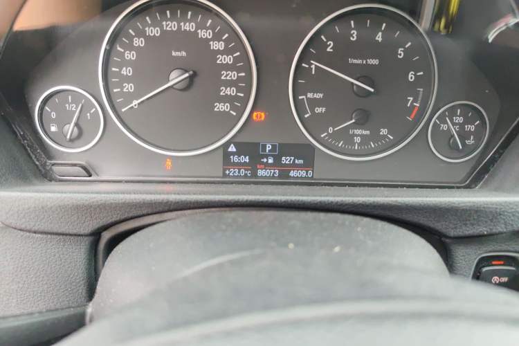 Used BMW 3 Series 2017 320Li Fashion Model Odometer Close Up