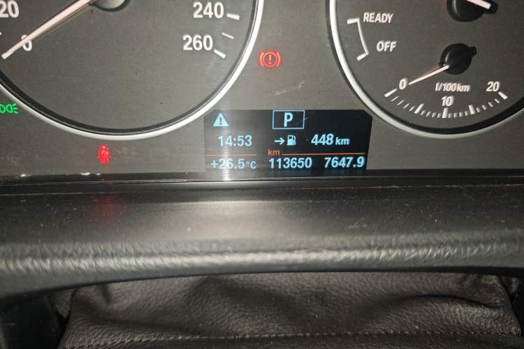 Used BMW 3 Series 2017 320Li Fashion Model Odometer Close Up