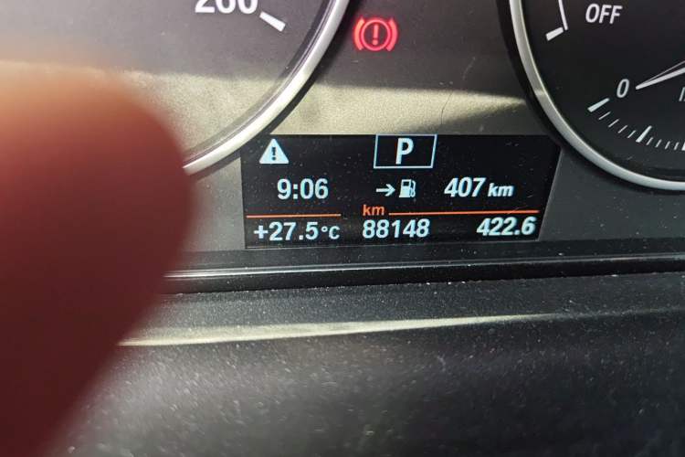 Used BMW 3 Series 2017 318i Fashion Model Odometer Close Up