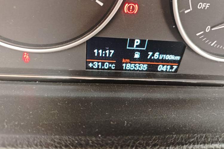 Used BMW 3 Series 2017 318Li Fashion Model Odometer Close Up