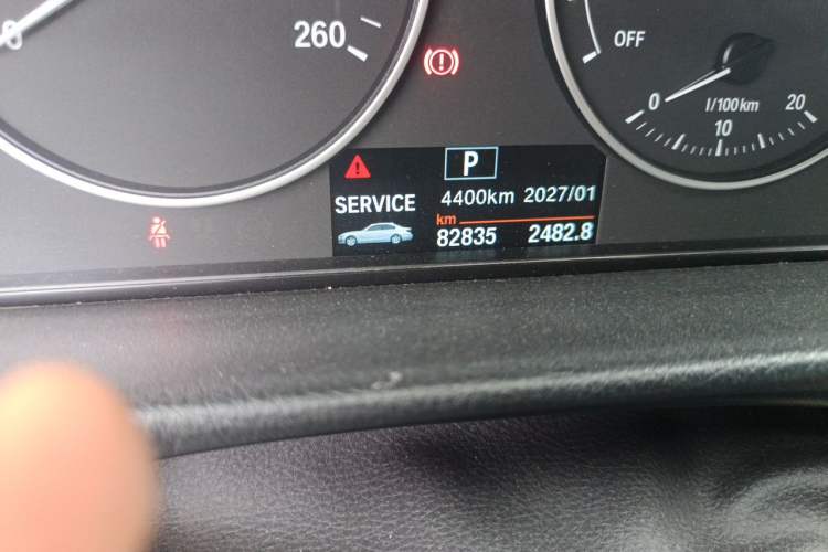 Used BMW 3 Series 2017 320Li Fashion Model Odometer Close Up