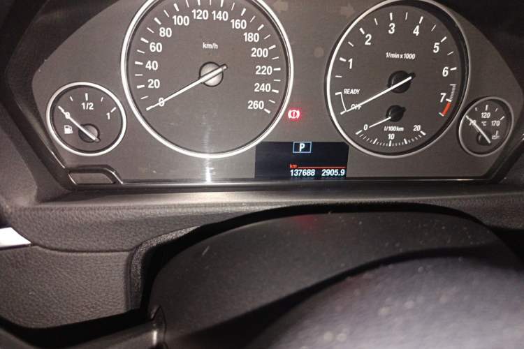 Used BMW 3 Series 2017 320Li Fashion Model Odometer Close Up