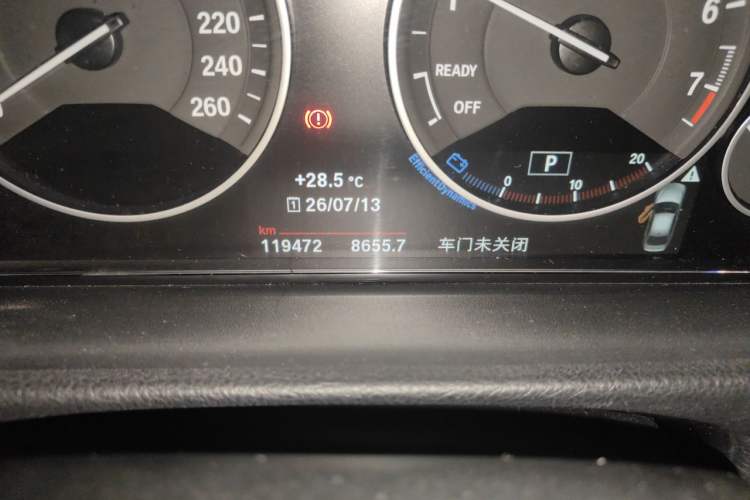 Used BMW 3 Series 2017 320Li Fashion Model Odometer Close Up