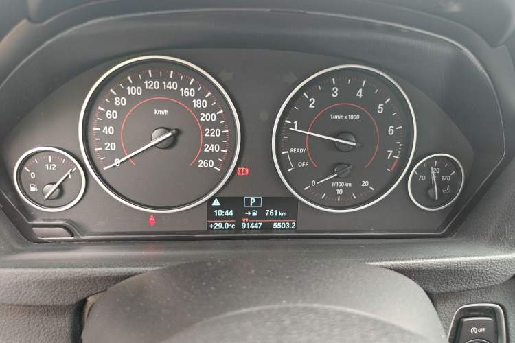 Used BMW 3 Series 2017 320i M Sport Odometer Close Up