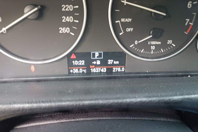 Used BMW 3 Series 2017 320Li Fashion Model Odometer Close Up