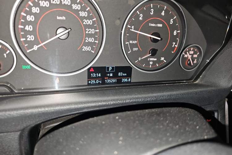 Used BMW 3 Series 2017 320i M Sport Odometer Close Up