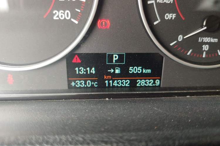 Used BMW 3 Series 2017 320i M Sport Odometer Close Up