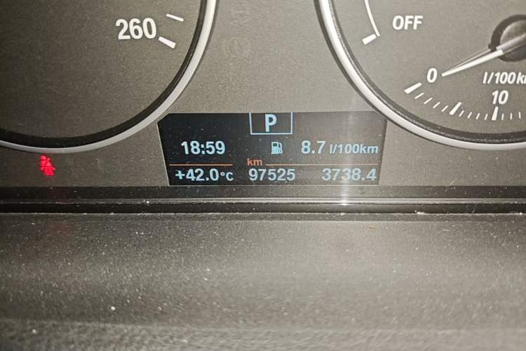 Used BMW 3 Series 2017 320Li Fashion Model Odometer Close Up