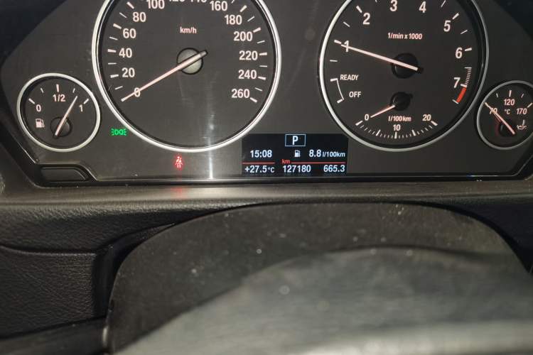 Used BMW 3 Series 2017 320Li Fashion Model Odometer Close Up