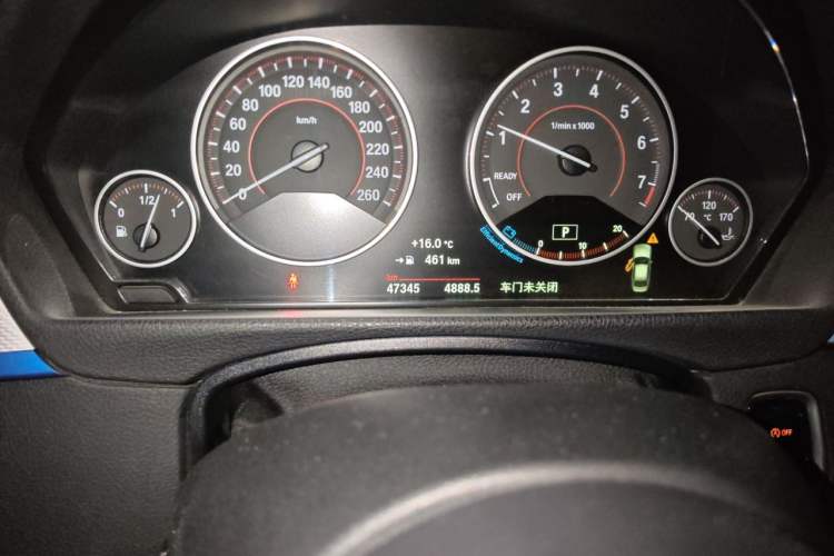 Used BMW 3 Series 2017 320i M Sport Odometer Close Up