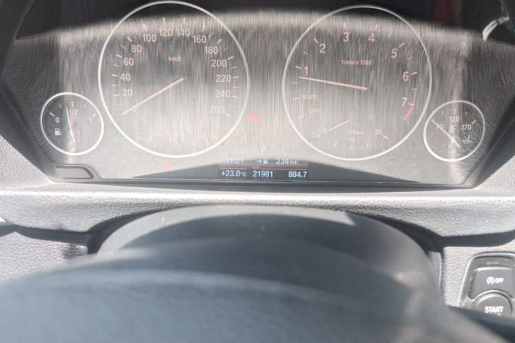 Used BMW 3 Series 2017 320Li Fashion Model Odometer Close Up