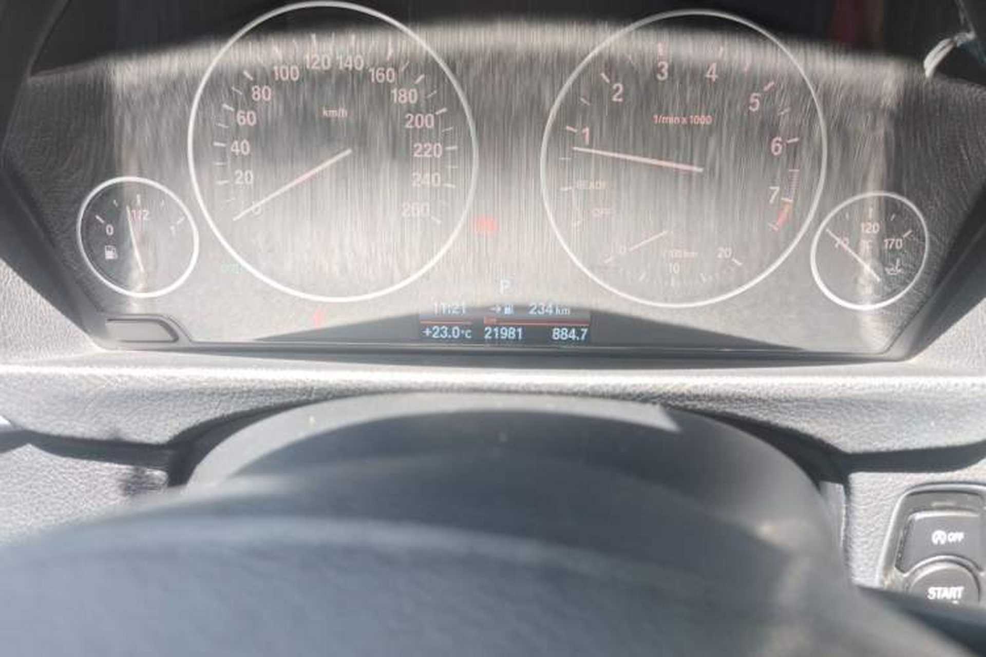 Used BMW 3 Series 2017 320Li Fashion Model Odometer Close Up