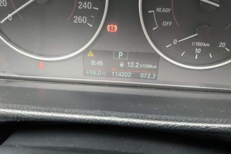 Used BMW 3 Series 2017 320i M Sport Odometer Close Up