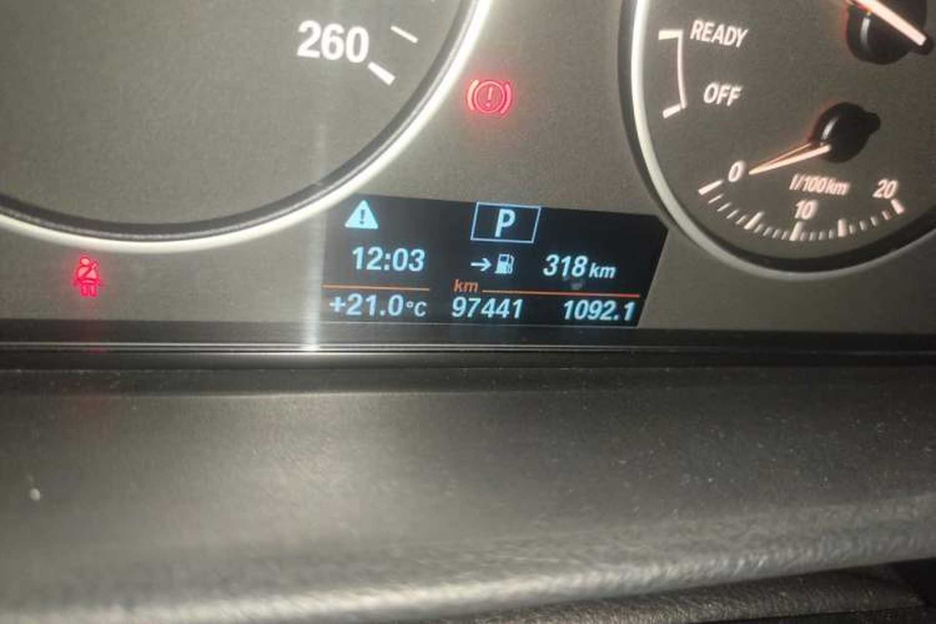 Used BMW 3 Series 2017 320Li Fashion Model Odometer Close Up