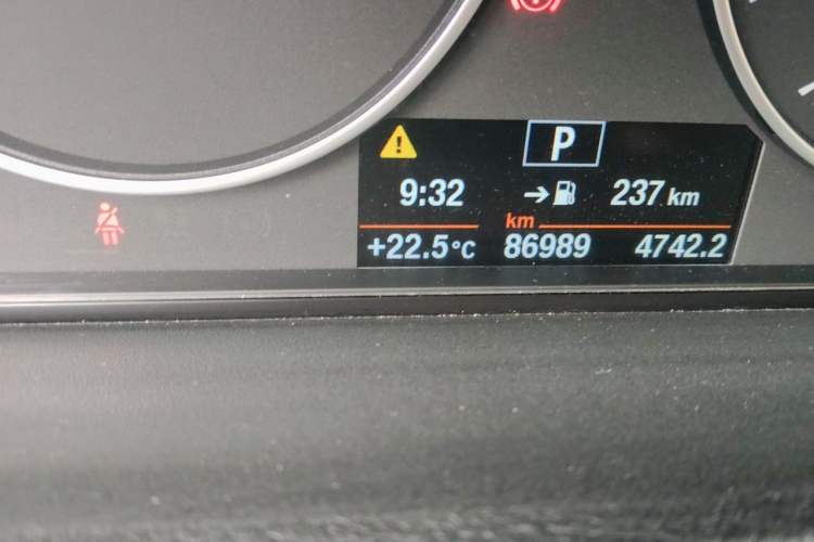 Used BMW 3 Series 2017 320i M Sport Odometer Close Up