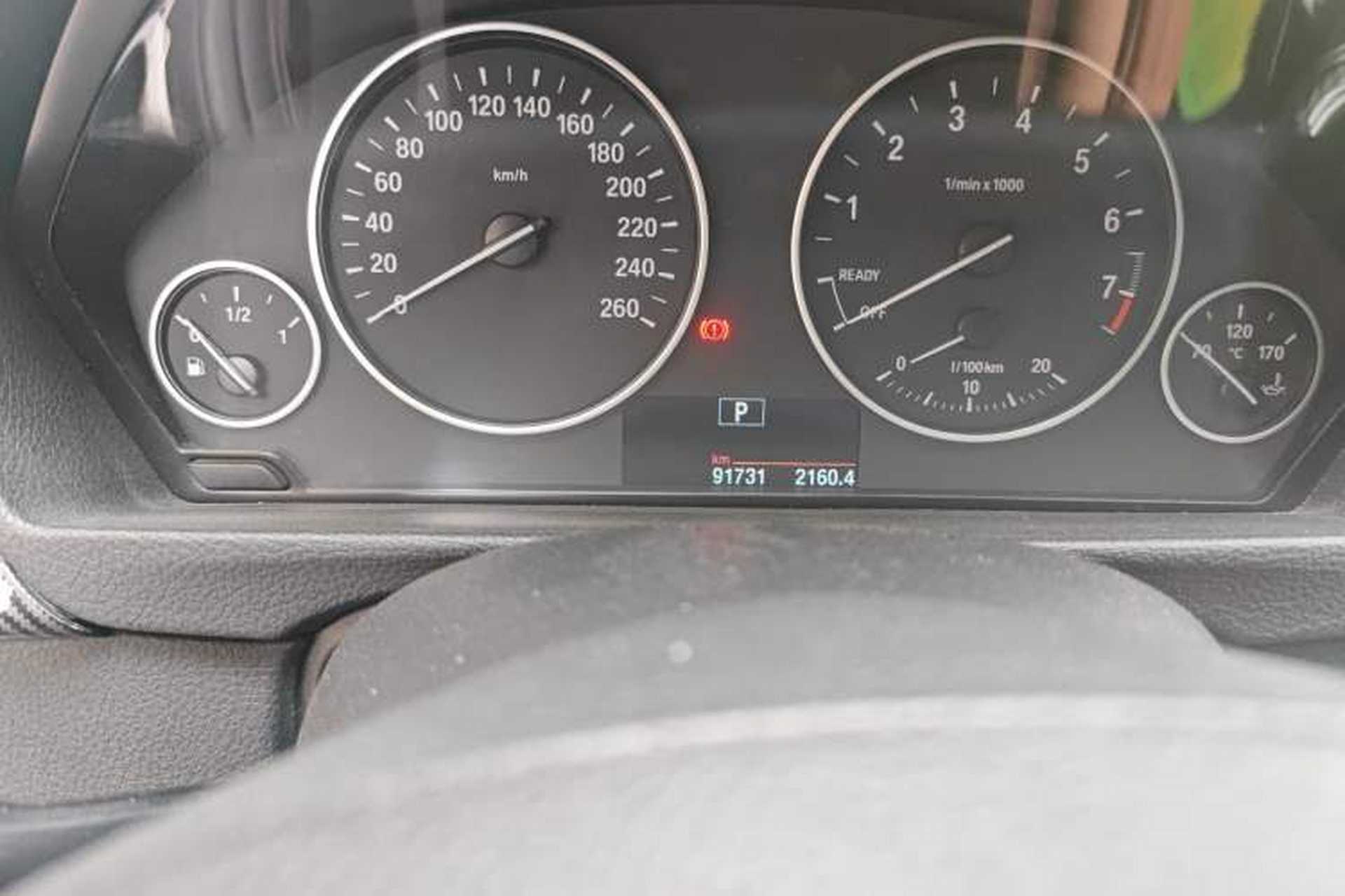 Used BMW 3 Series 2017 320Li Fashion Model Odometer Close Up
