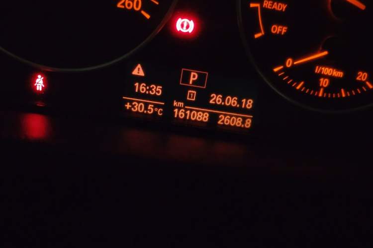 Used BMW 3 Series 2017 320Li Fashion Model Odometer Close Up