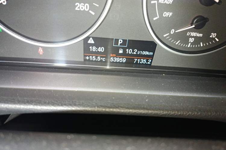 Used BMW 3 Series 2017 320Li Fashion Model Odometer Close Up