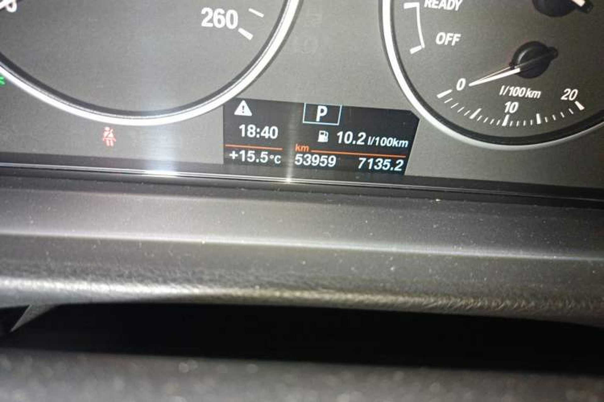 Used BMW 3 Series 2017 320Li Fashion Model Odometer Close Up
