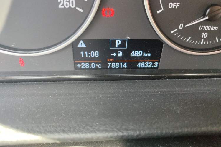 Used BMW 3 Series 2017 318Li Fashion Model Odometer Close Up