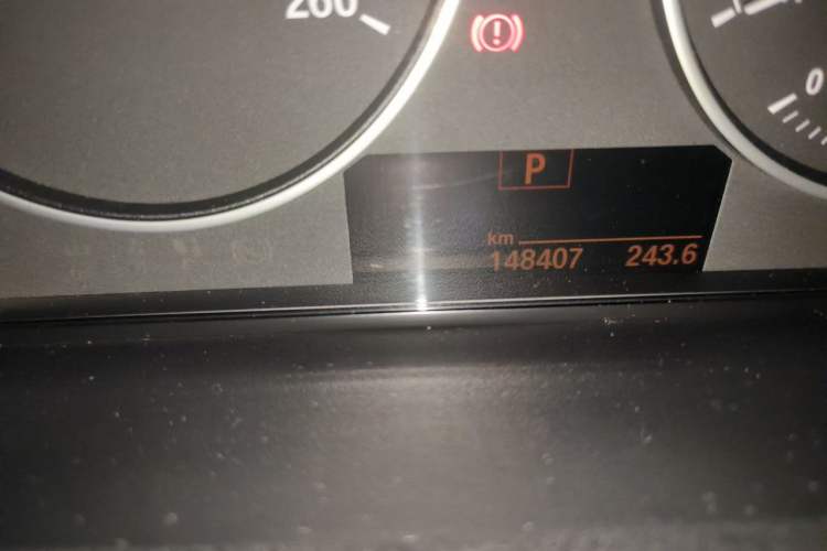 Used BMW 3 Series 2017 320Li Fashion Model Odometer Close Up