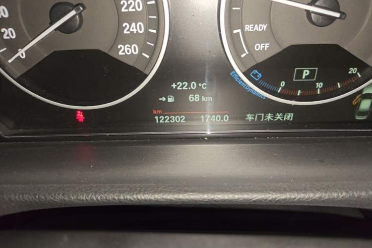 Used BMW 3 Series 2017 320Li Fashion Model Odometer Close Up