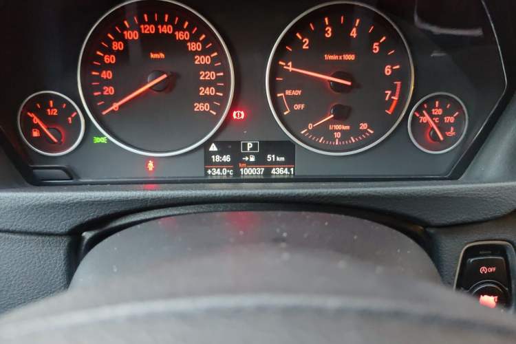 Used BMW 3 Series 2017 318Li Fashion Model Odometer Close Up