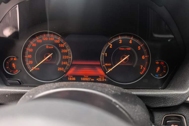 Used BMW 3 Series 2017 320Li Fashion Model Odometer Close Up
