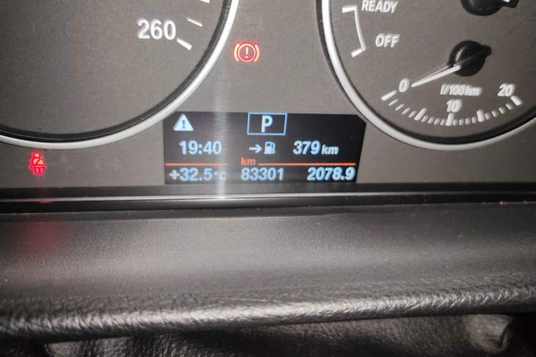Used BMW 3 Series 2017 320Li Fashion Model Odometer Close Up
