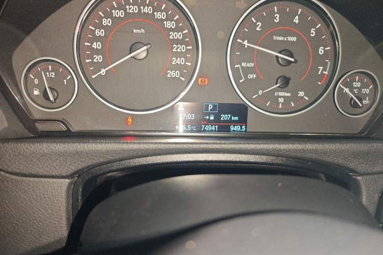 Used BMW 3 Series 2017 320i M Sport Odometer Close Up