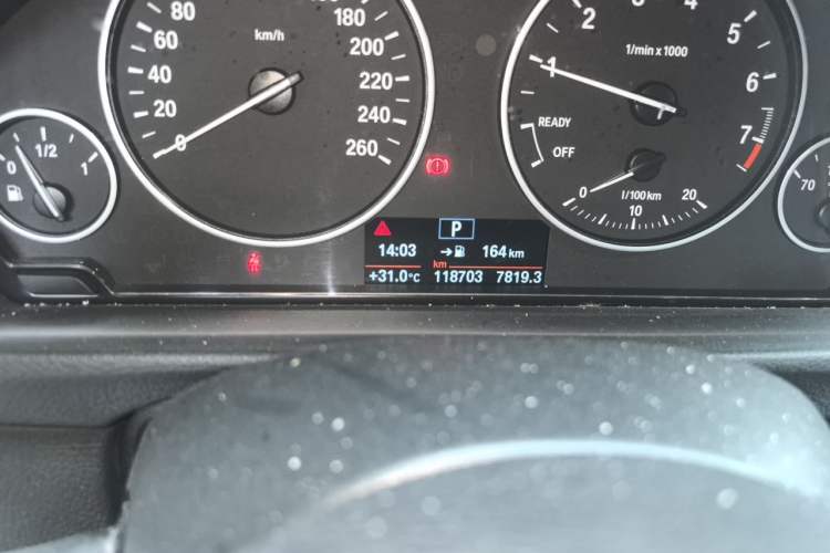 Used BMW 3 Series 2017 320Li Fashion Model Odometer Close Up