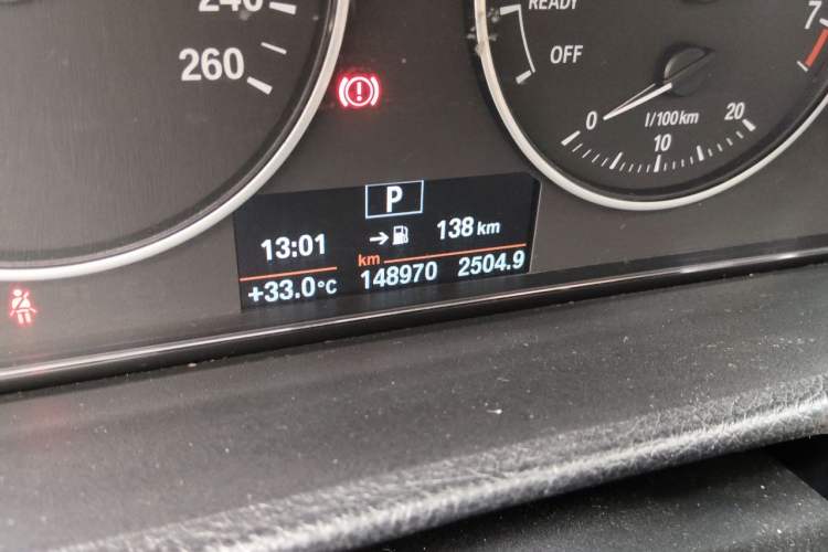 Used BMW 3 Series 2017 320Li Fashion Model Odometer Close Up