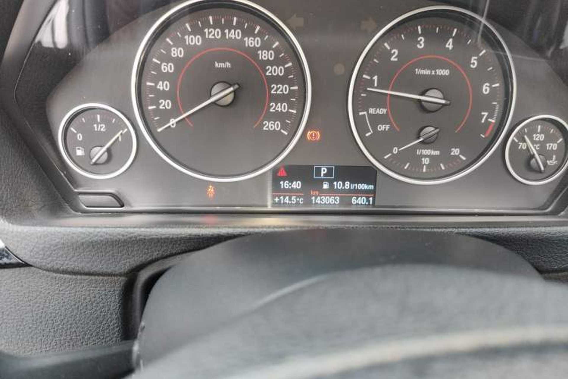 Used BMW 3 Series 2017 320i M Sport Odometer Close Up