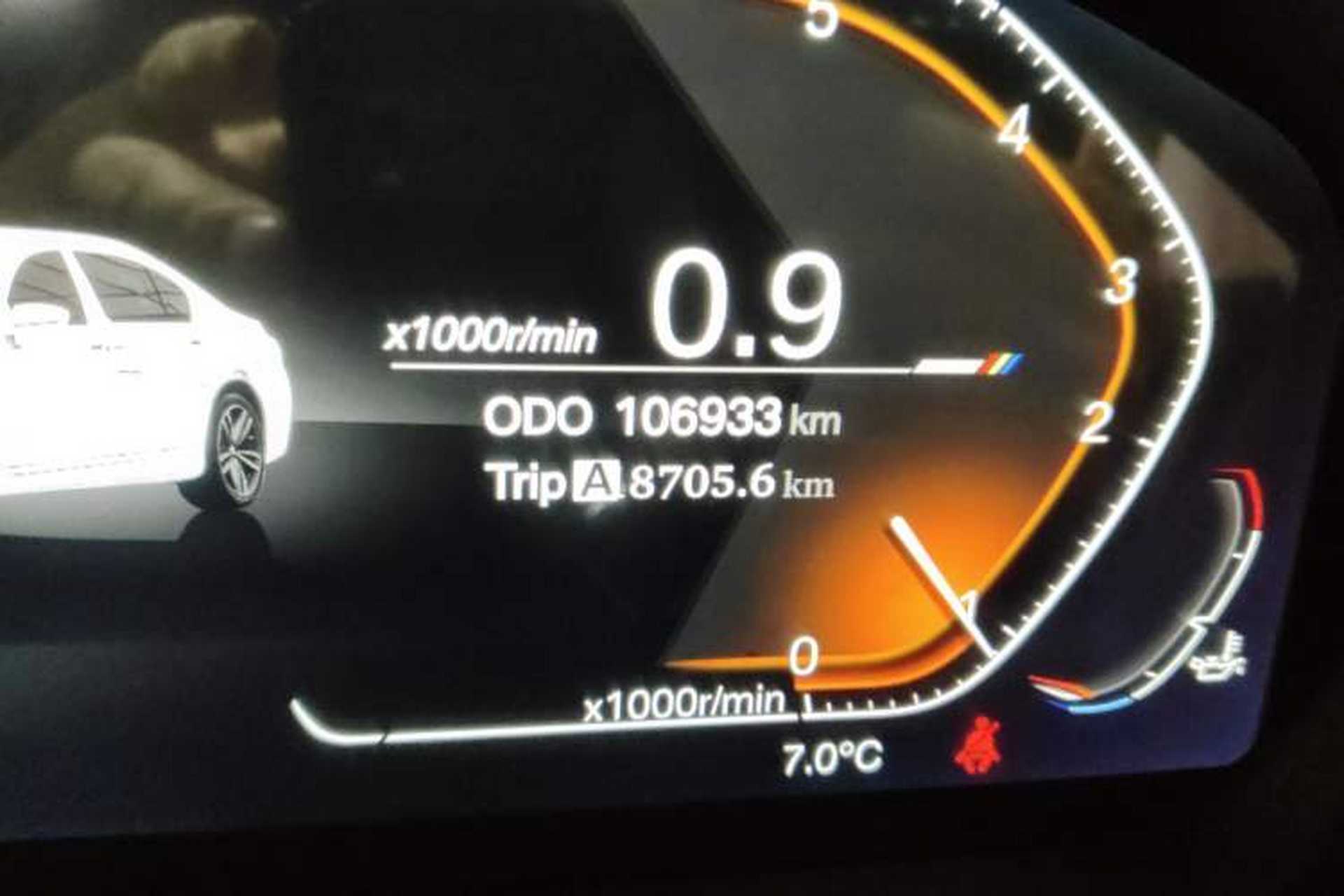 Used BMW 3 Series 2017 318i Fashion Model Odometer Close Up