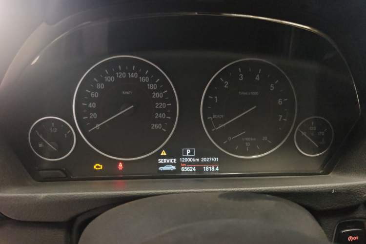 Used BMW 3 Series 2017 320i M Sport Odometer Close Up