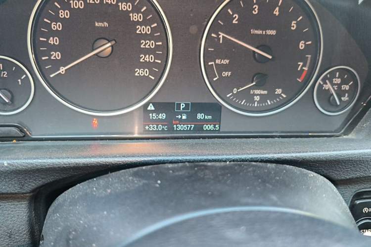 Used BMW 3 Series 2017 320Li Fashion Model Odometer Close Up