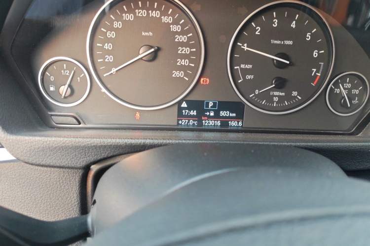 Used BMW 3 Series 2017 320Li Fashion Model Odometer Close Up