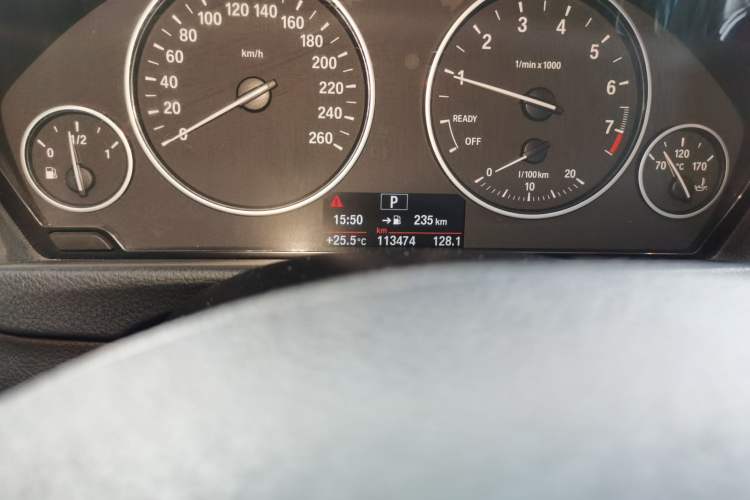 Used BMW 3 Series 2017 320Li Fashion Model Odometer Close Up