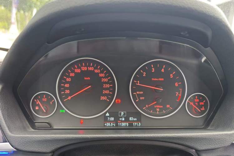 Used BMW 3 Series 2017 320Li Fashion Model Odometer Close Up