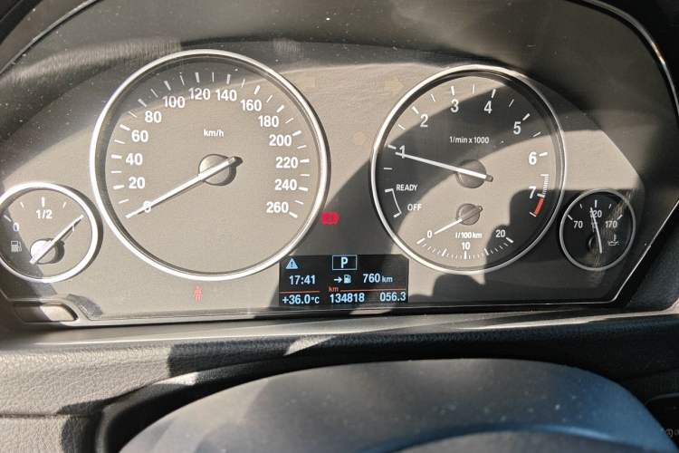 Used BMW 3 Series 2017 320Li Fashion Model Odometer Close Up