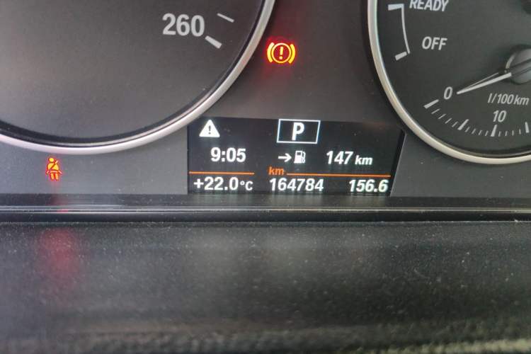 Used BMW 3 Series 2017 320Li Fashion Model Odometer Close Up