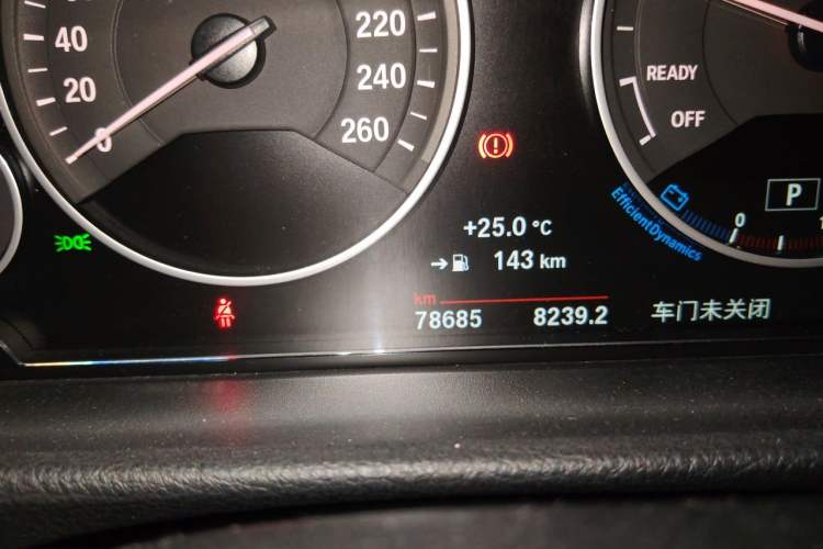 Used BMW 3 Series 2017 320Li Fashion Model Odometer Close Up