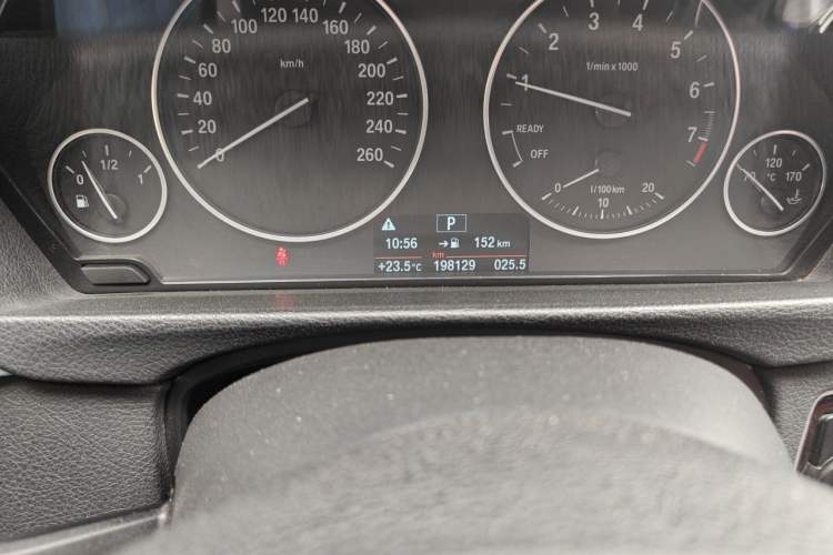 Used BMW 3 Series 2017 320Li xDrive Fashion Model Odometer Close Up
