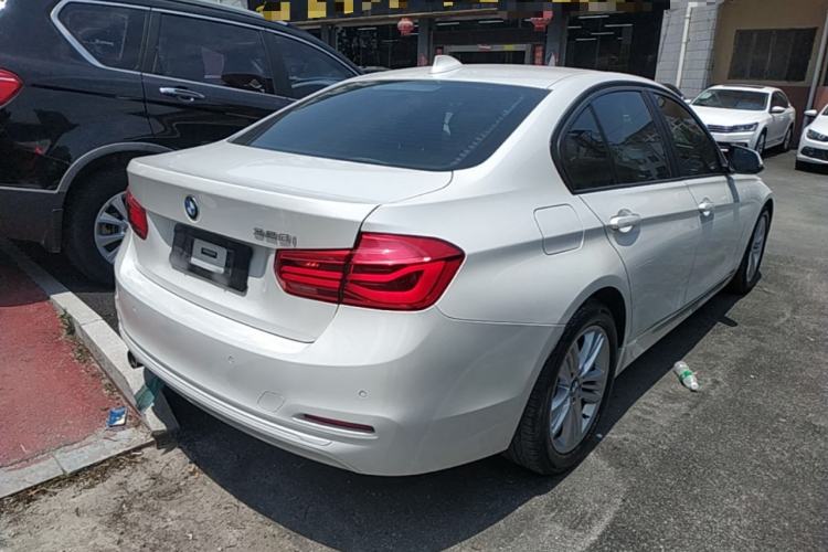 Used BMW 3 Series 2017 318i Fashion Model Rear Right 45 Deg