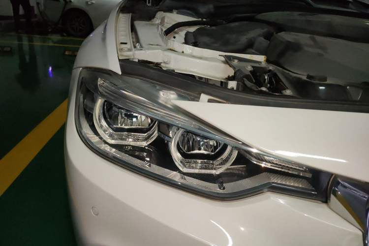 Used BMW 3 Series 2017 320i M Sport Right Front Headlight