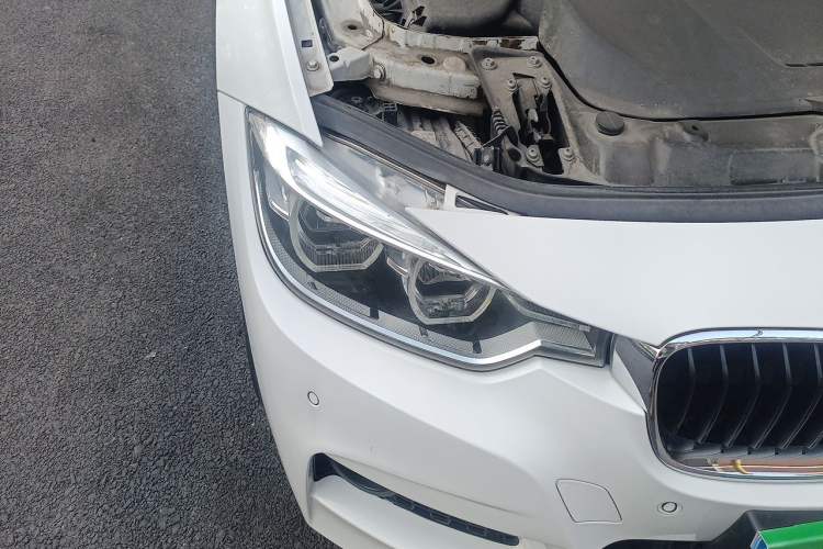 Used BMW 3 Series 2017 320i M Sport Right Front Headlight