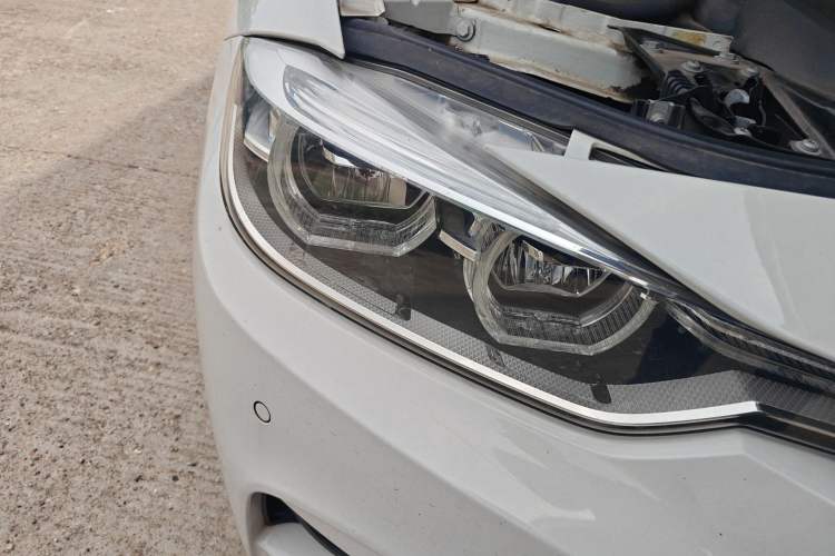 Used BMW 3 Series 2017 320i M Sport Right Front Headlight