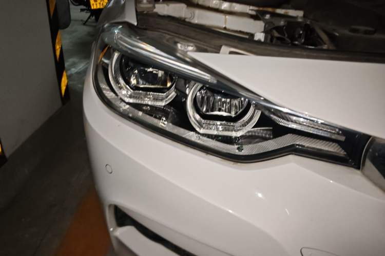 Used BMW 3 Series 2017 320i M Sport Right Front Headlight