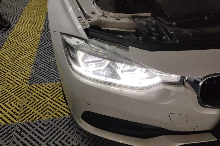 Used BMW 3 Series 2017 318i Fashion Model Right Front Headlight