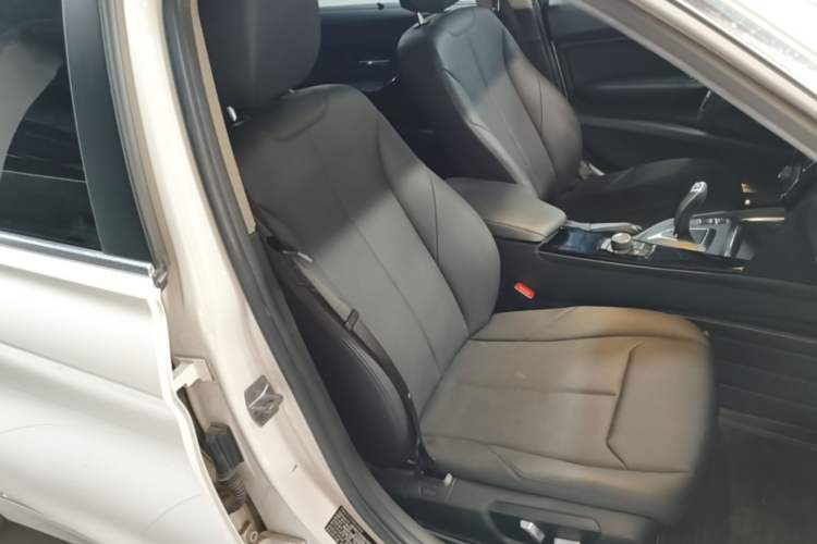 Used BMW 3 Series 2017 318Li Fashion Model Right Front Seat